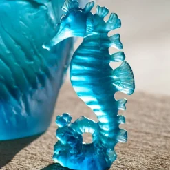 Vessière Cristaux Bestiaire|Sculptures Cristal|Hippocampe petit modèle bleu Maya Daum