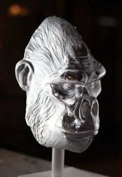 Vessière Cristaux Éditions D’Art Cristal|Bestiaire|Tête de Gorille poli pâte de cristal par Loïc Ortega