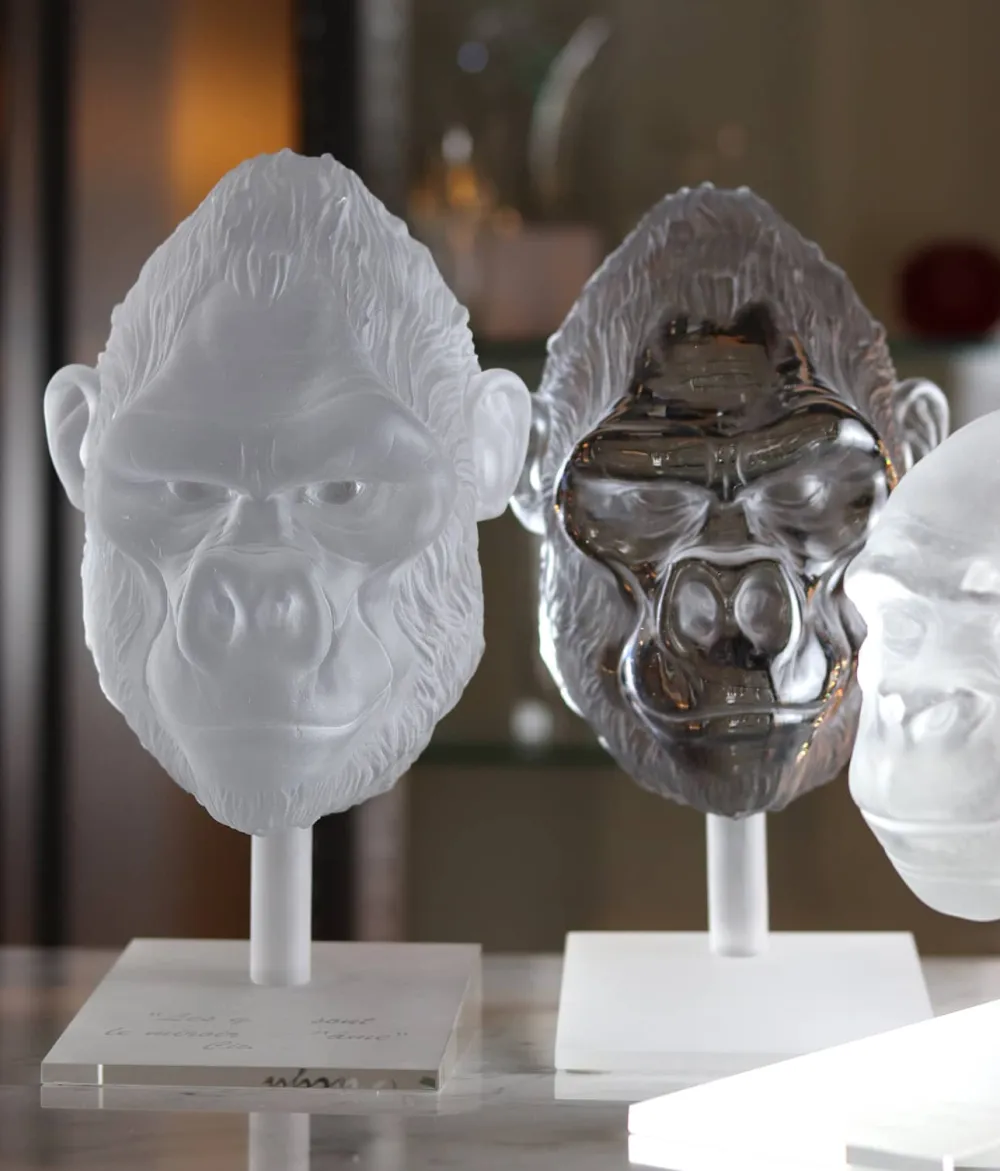 Vessière Cristaux Éditions D’Art Cristal|Bestiaire|Tête de Gorille poli pâte de cristal par Loïc Ortega